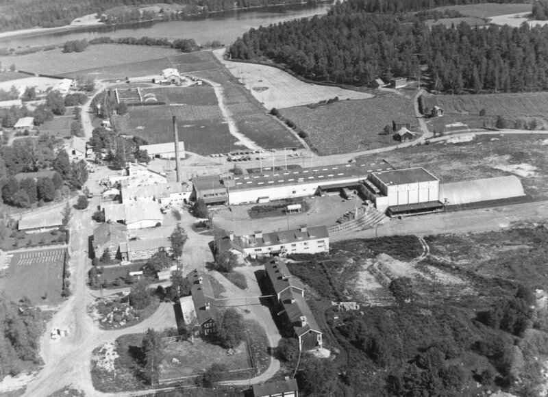 Kuvassa on Saarioisten Sahalahden tehdas 1970-luvulla.