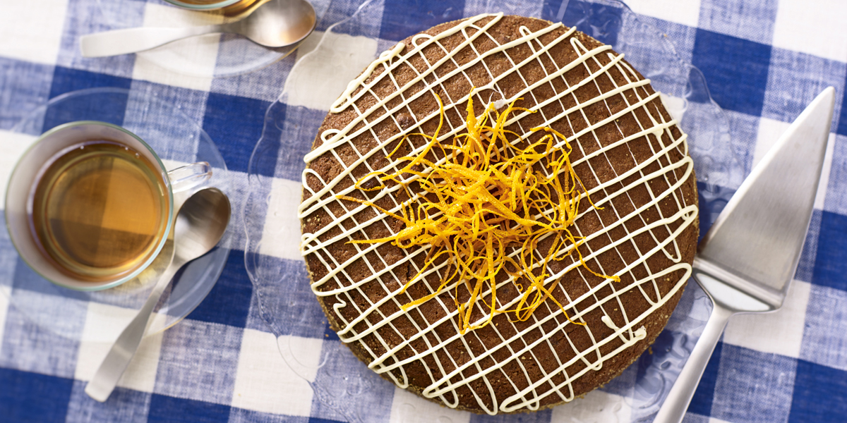 Appelsiini-valkosuklaakakku