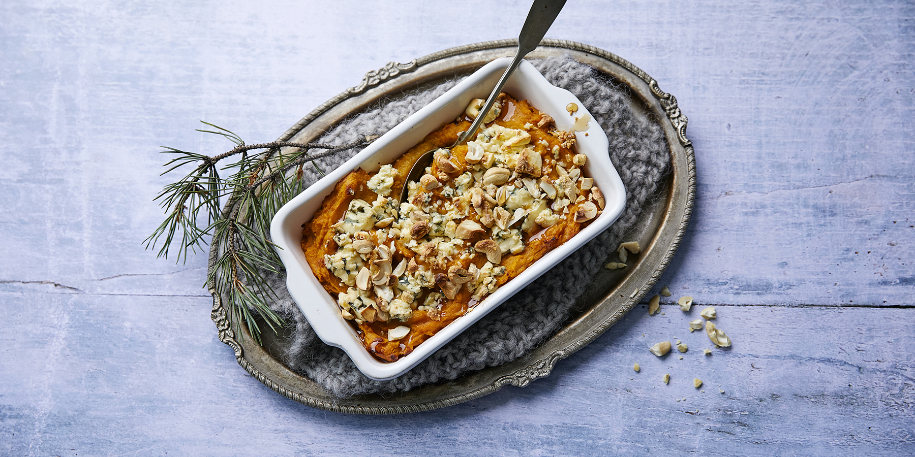 Pähkinäinen bataatti-sinihomejuustovuoka