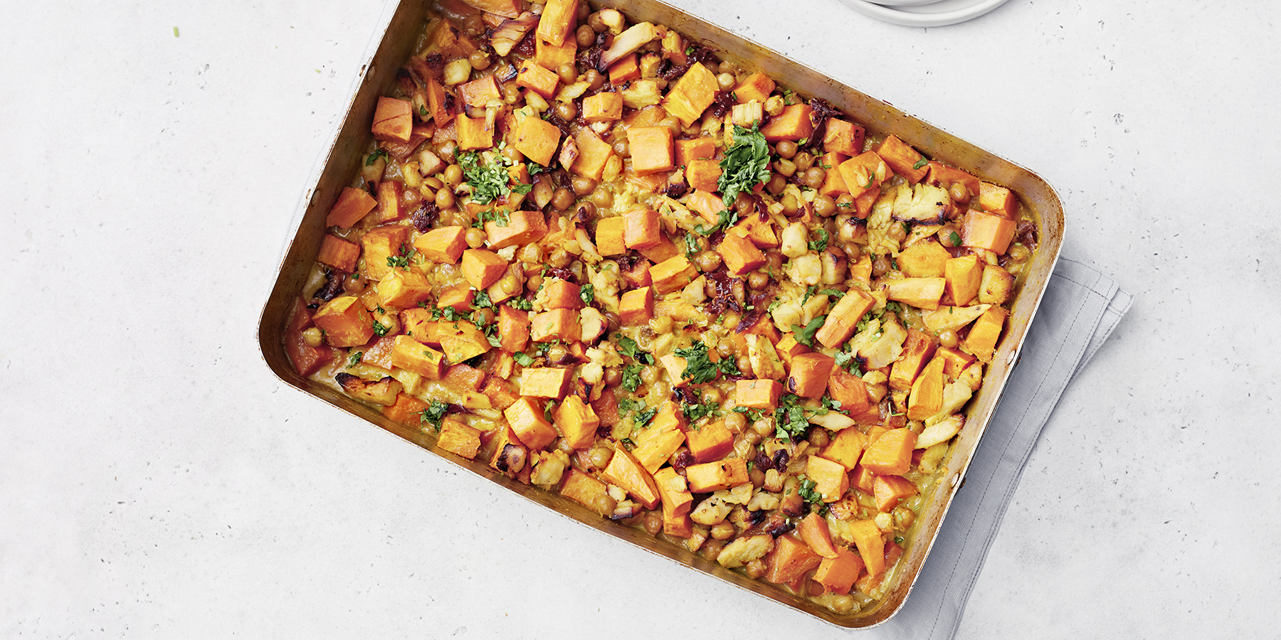 Broileri-bataattivuoka kikherneillä