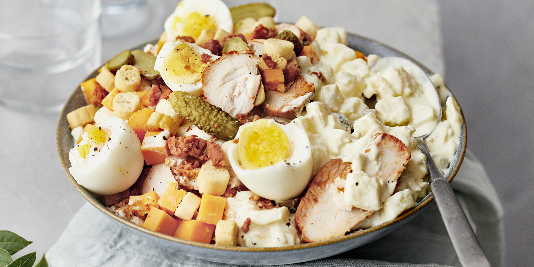 Juustoinen maalaisperunasalaatti