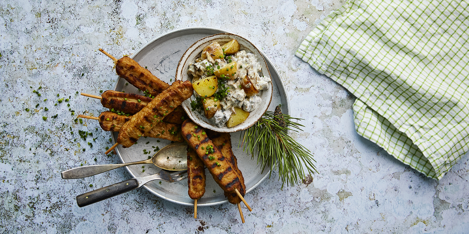 Kebakot ja lämmin sieni-perunasalaatti