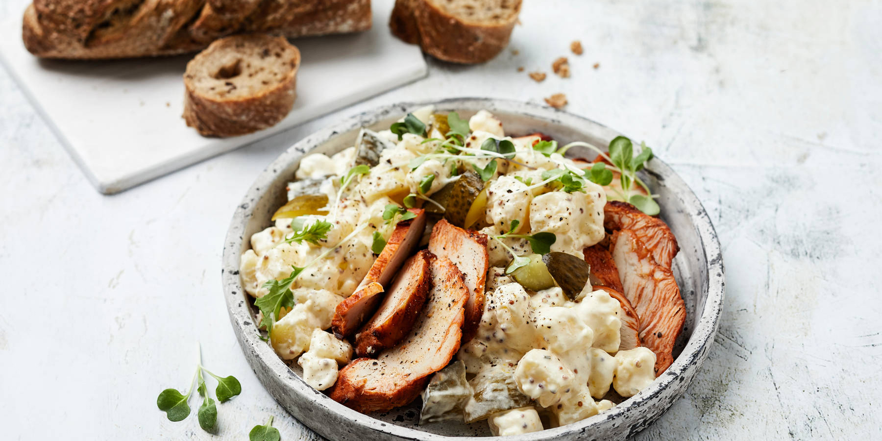 Maalaisperuna-broilersalaatti