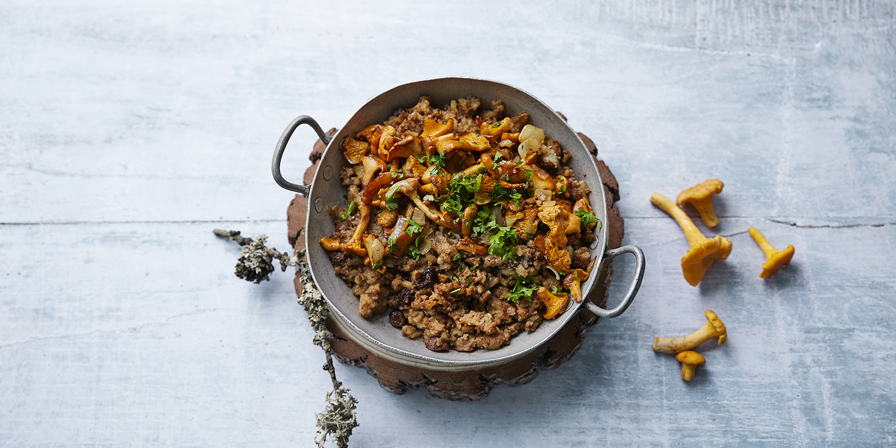 Maksalaatikkoa ja metsäsieniä