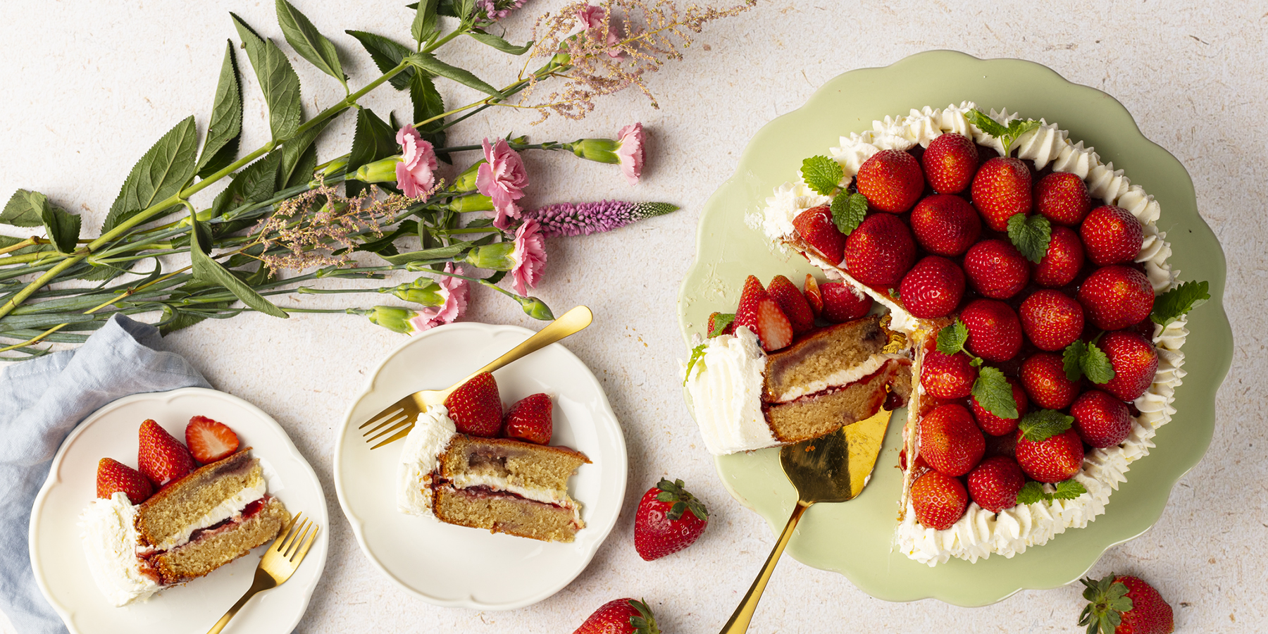 Marjaisa täytekakku