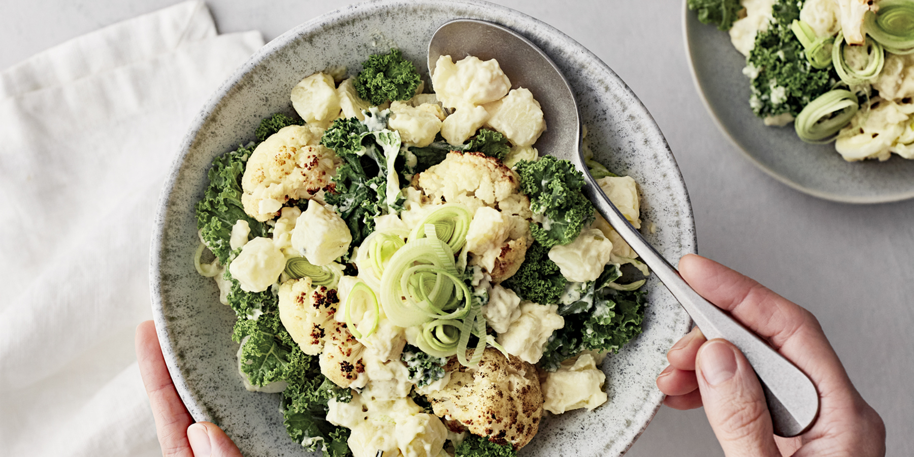 Paahdettu kukkakaali-perunasalaatti