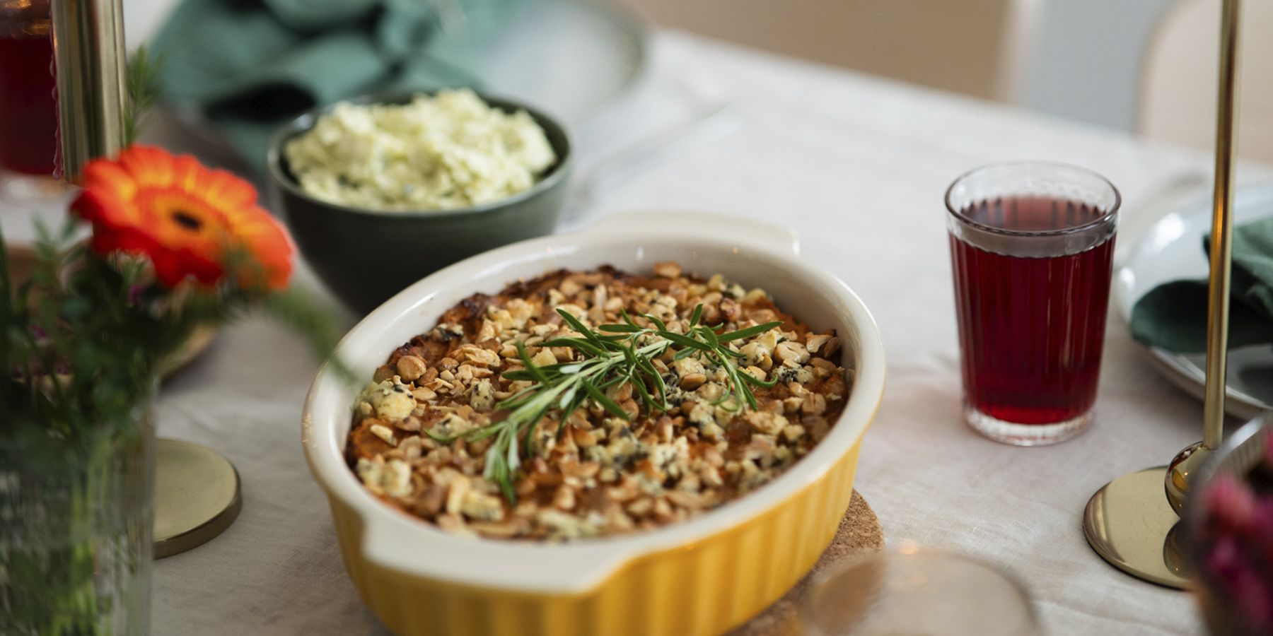 Pähkinäinen bataattivuoka sinihomejuustolla