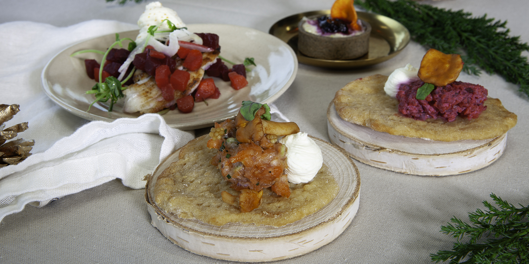 Perunarieskat lohi- ja rosollitartarilla