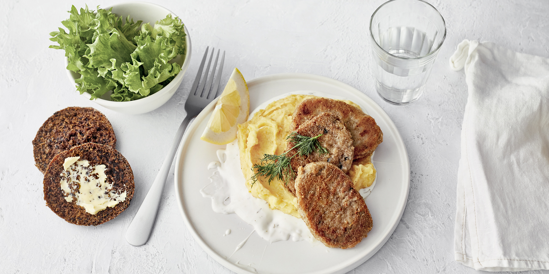 Rukiiset silakkamurekepihvit ja juuresmuusi