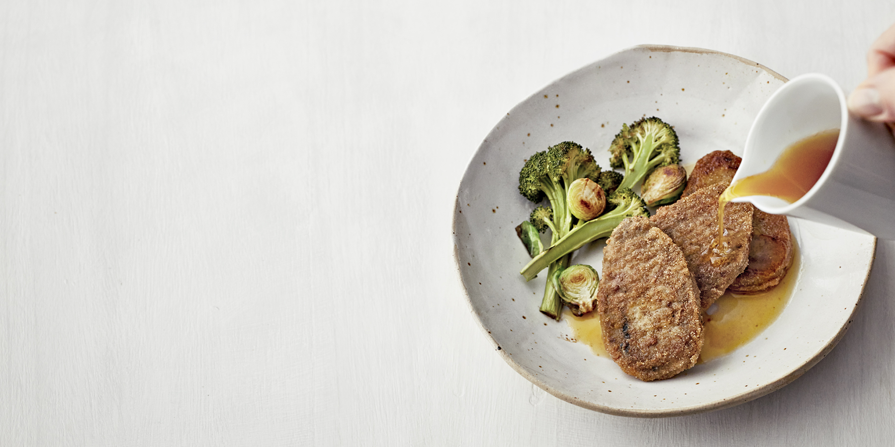 Rukiiset silakkamurekepihvit, voivinegretti ja paahdetut kasvikset