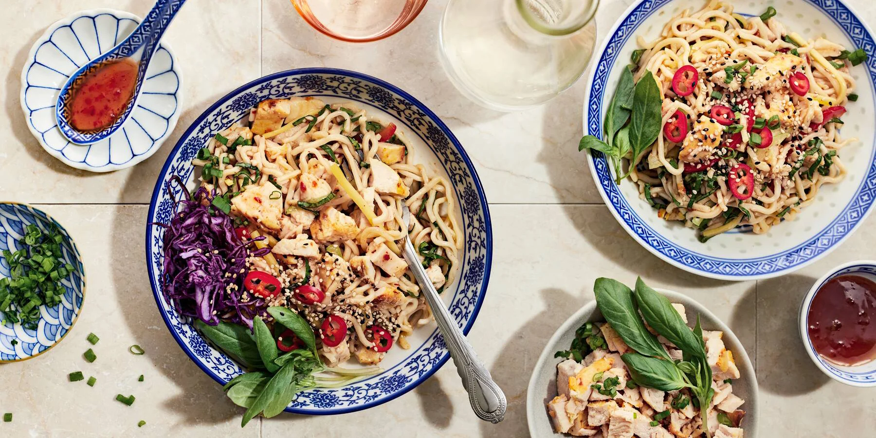 Sweet chili -nuudelit broilerilla