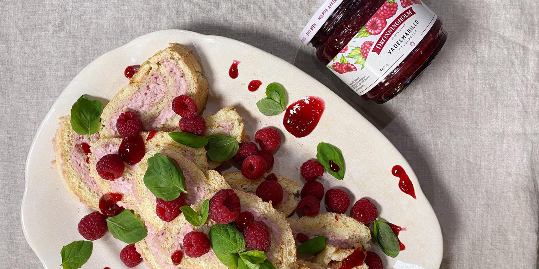 Täyteläinen vadelmakääretorttu