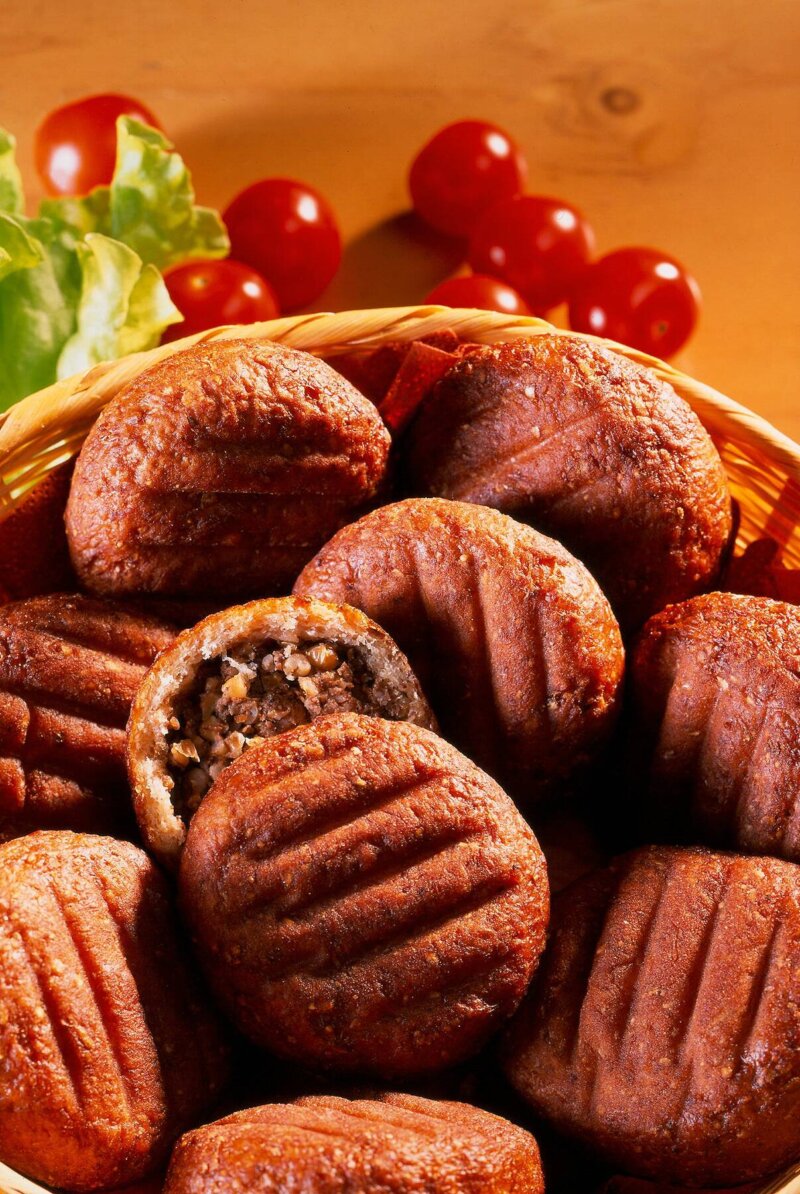 Kuvassa on Saarioisten grahamlihapiirakoita 1980-luvulta.