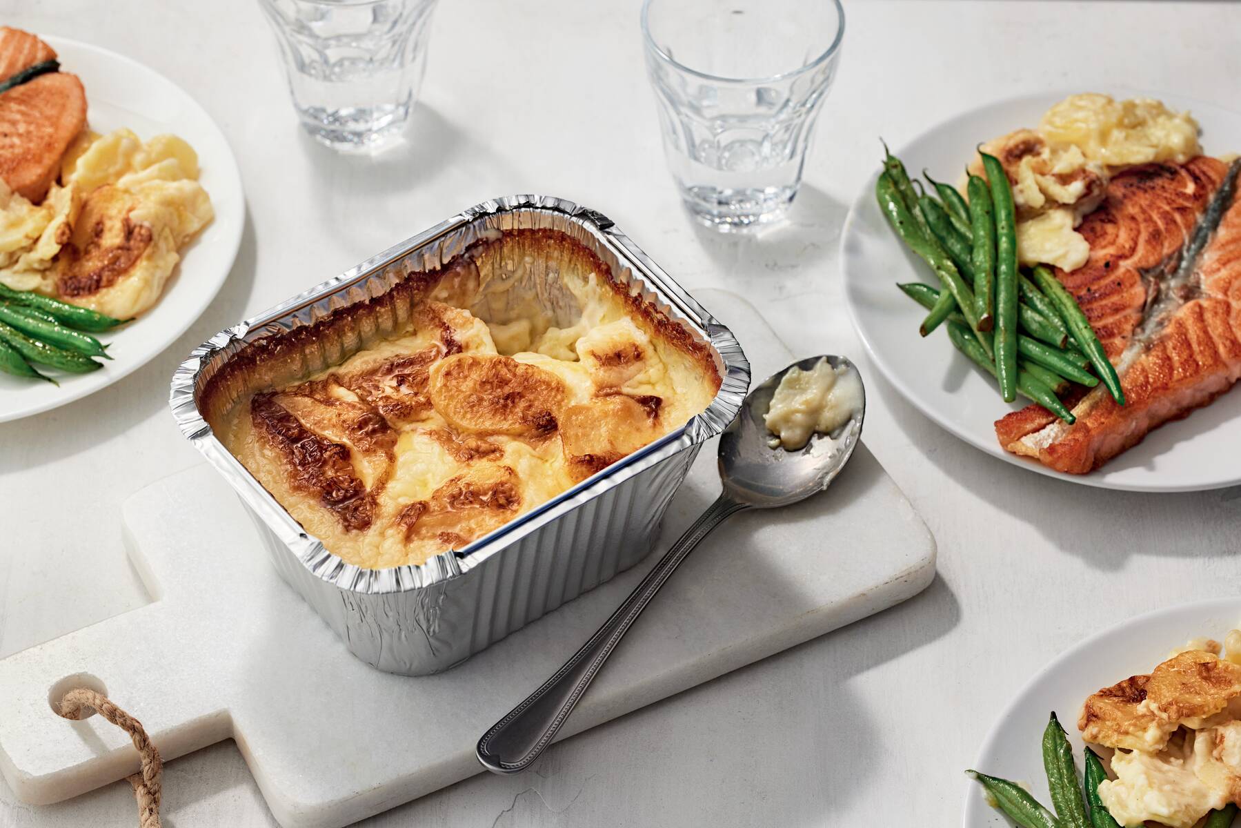 Kuvassa on valkosipuliperunavuoka