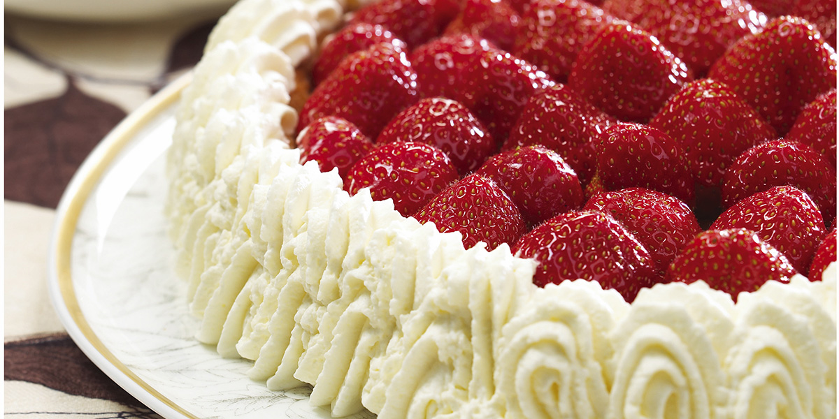 Mansikka-appelsiinikakku