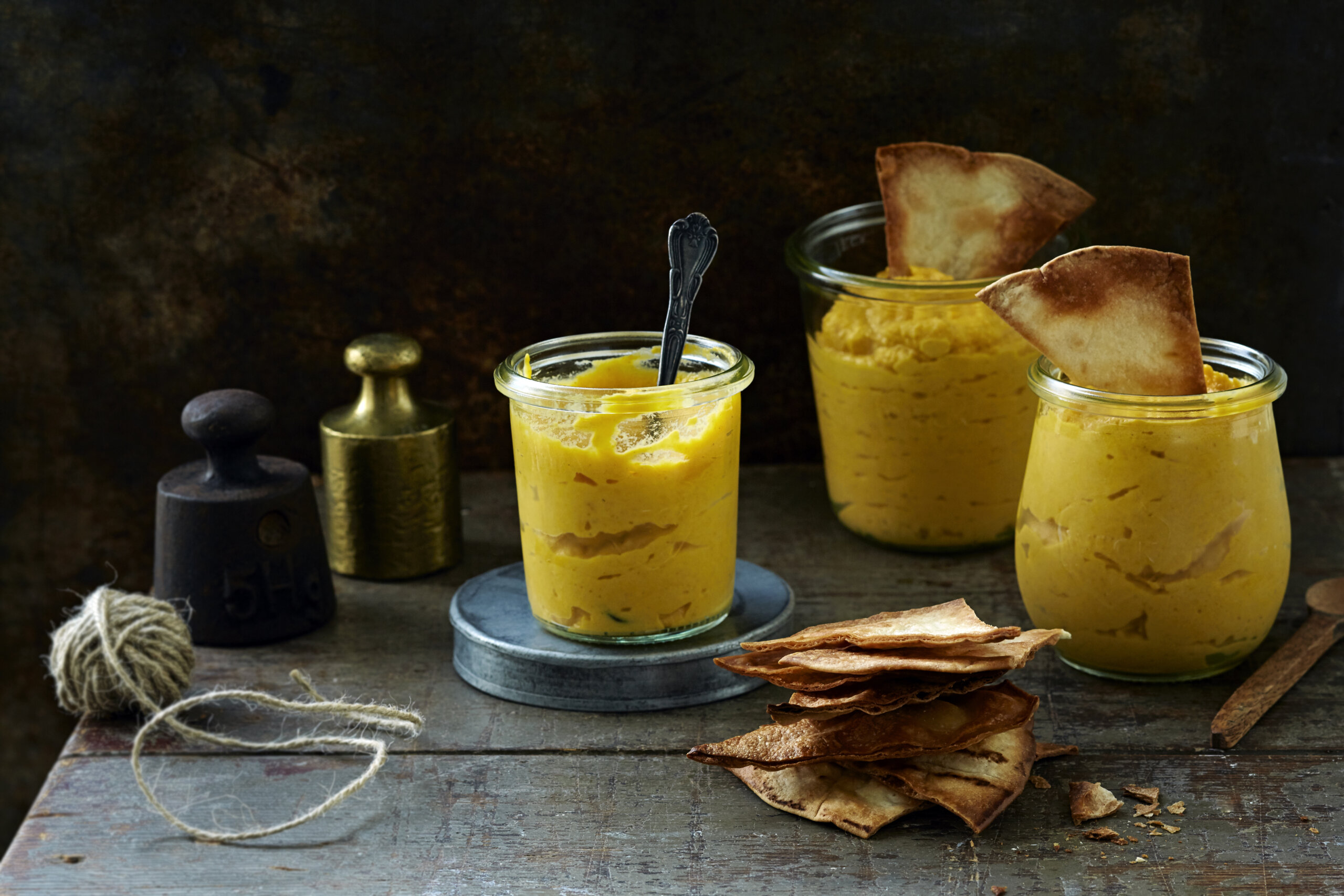 Bataattihummus ja rapeat tortillat