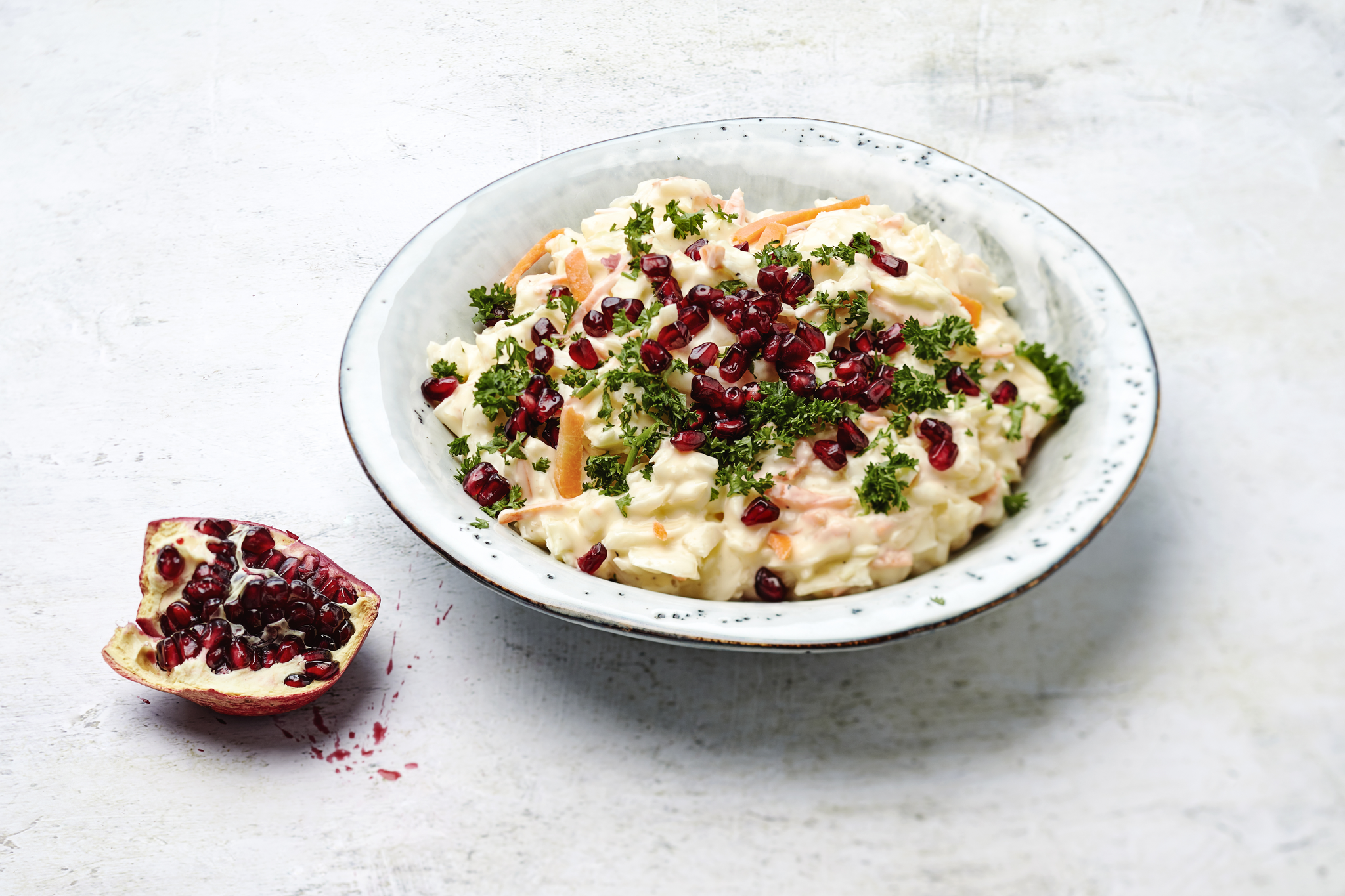 Coleslaw-granaattiomenasalaatti