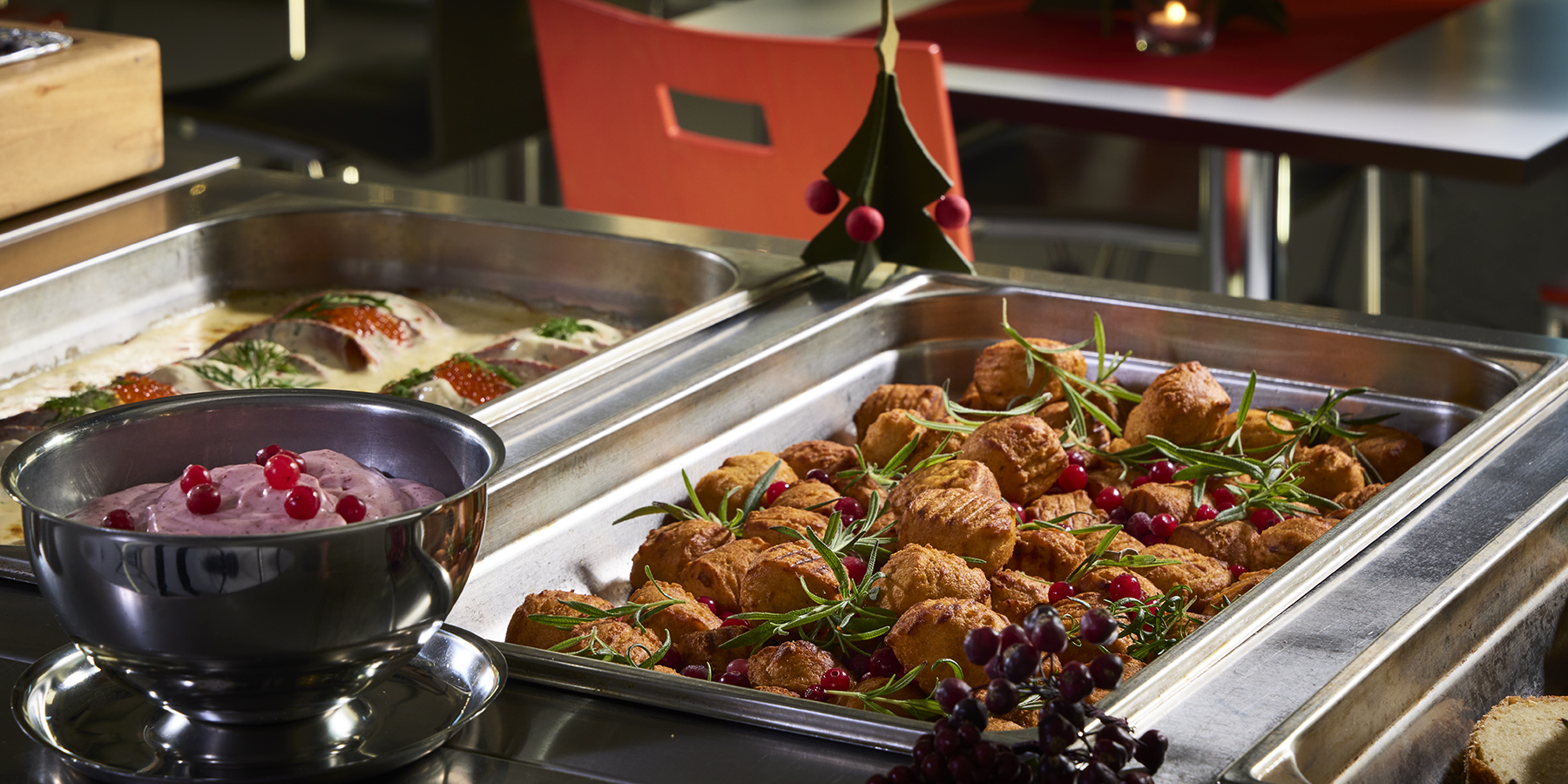 Lohipyöryköitä ja neilikkaista karpalomajoneesia