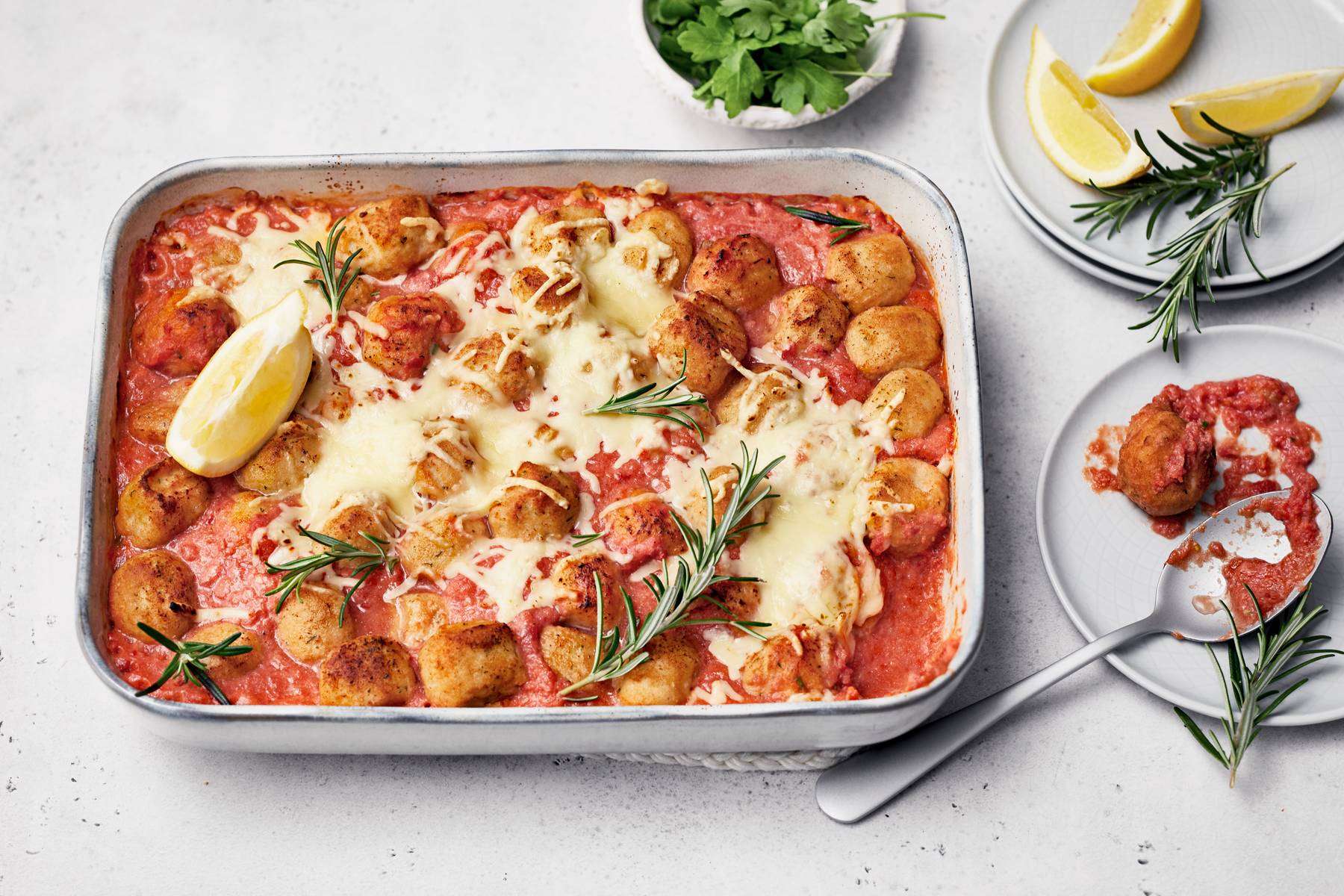 Tomaattinen kalapyörykkävuoka