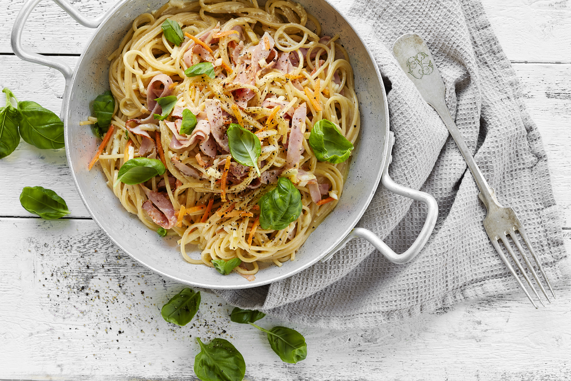 Kinkku-juures carbonara