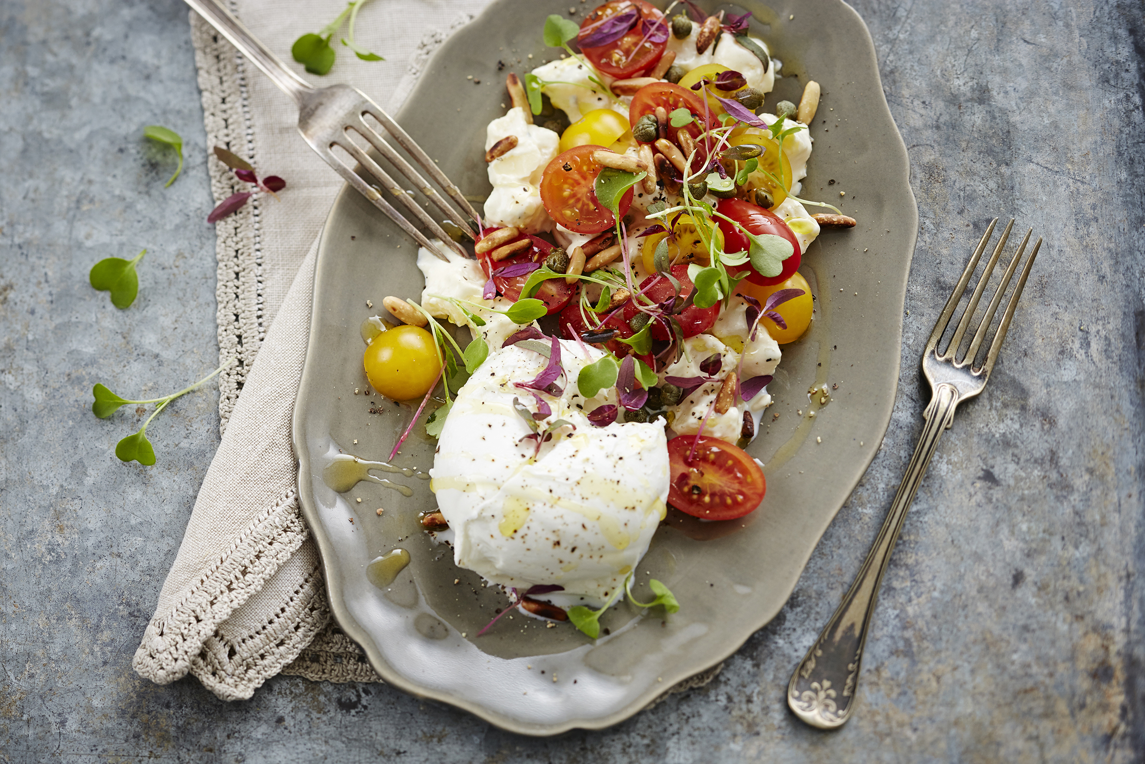 Välimeren maalaissalaatti