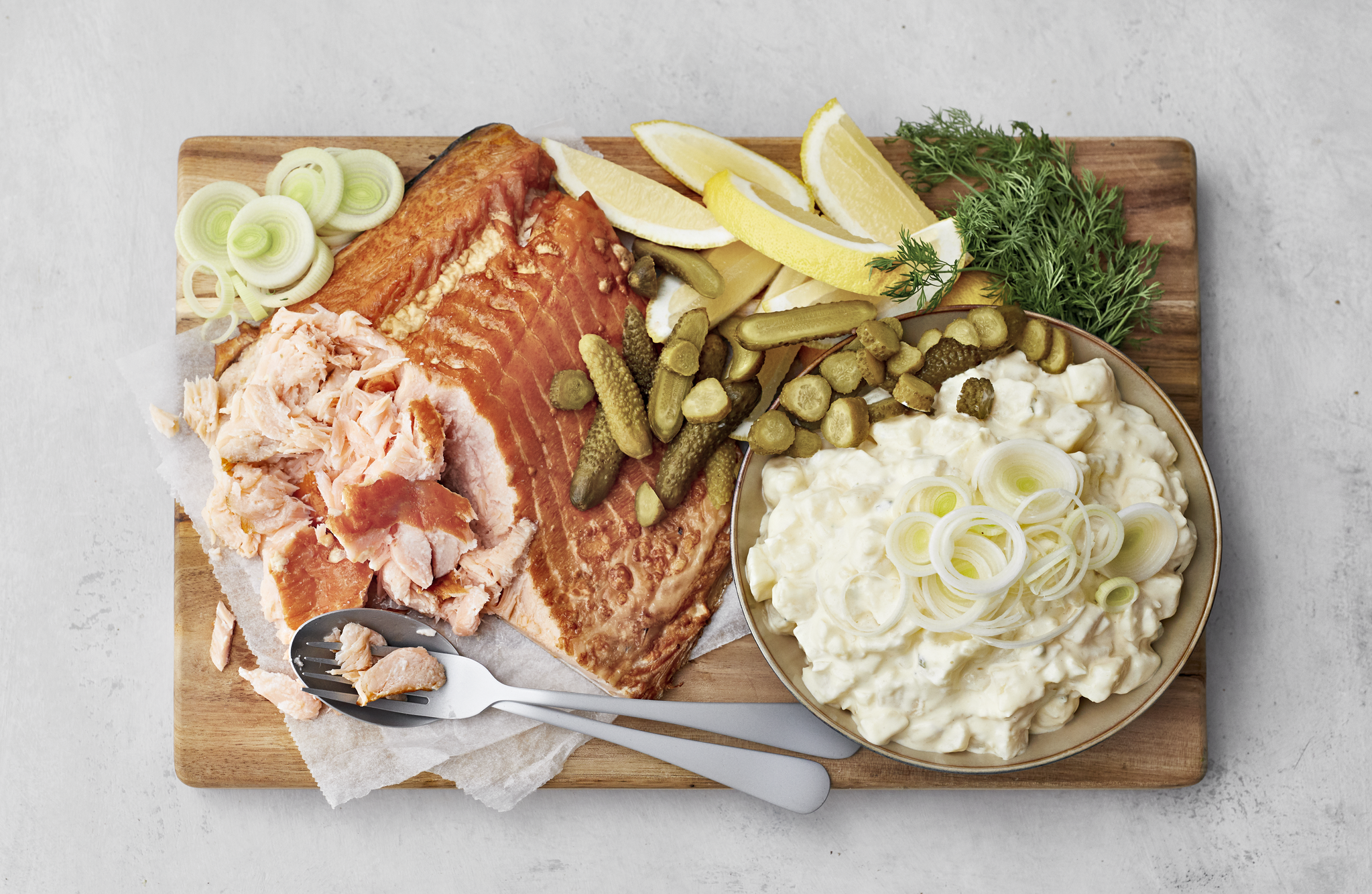 Savukirjolohi perunasalaatti