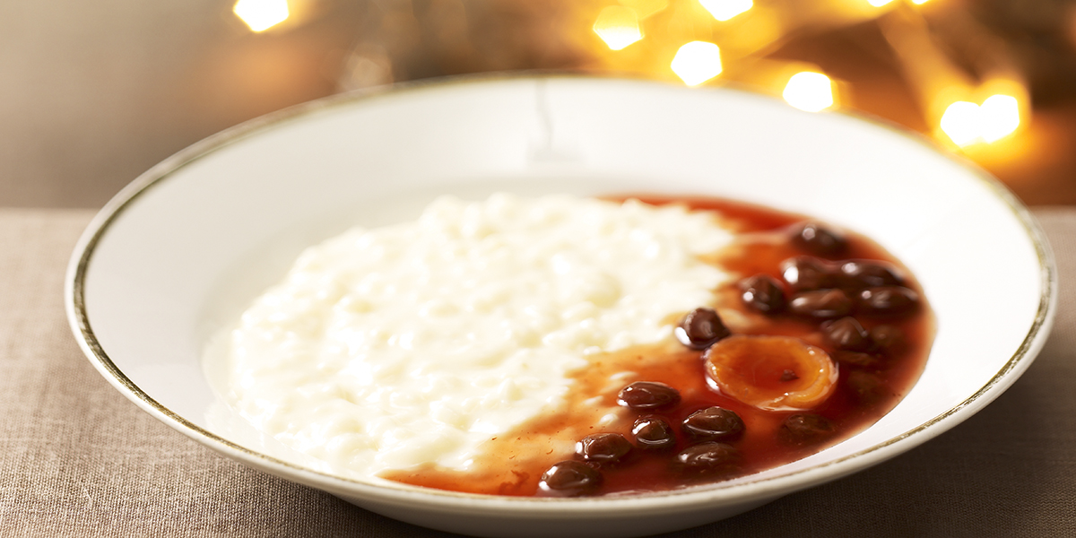 Sekahedelmäkeitto riisipuuron kera