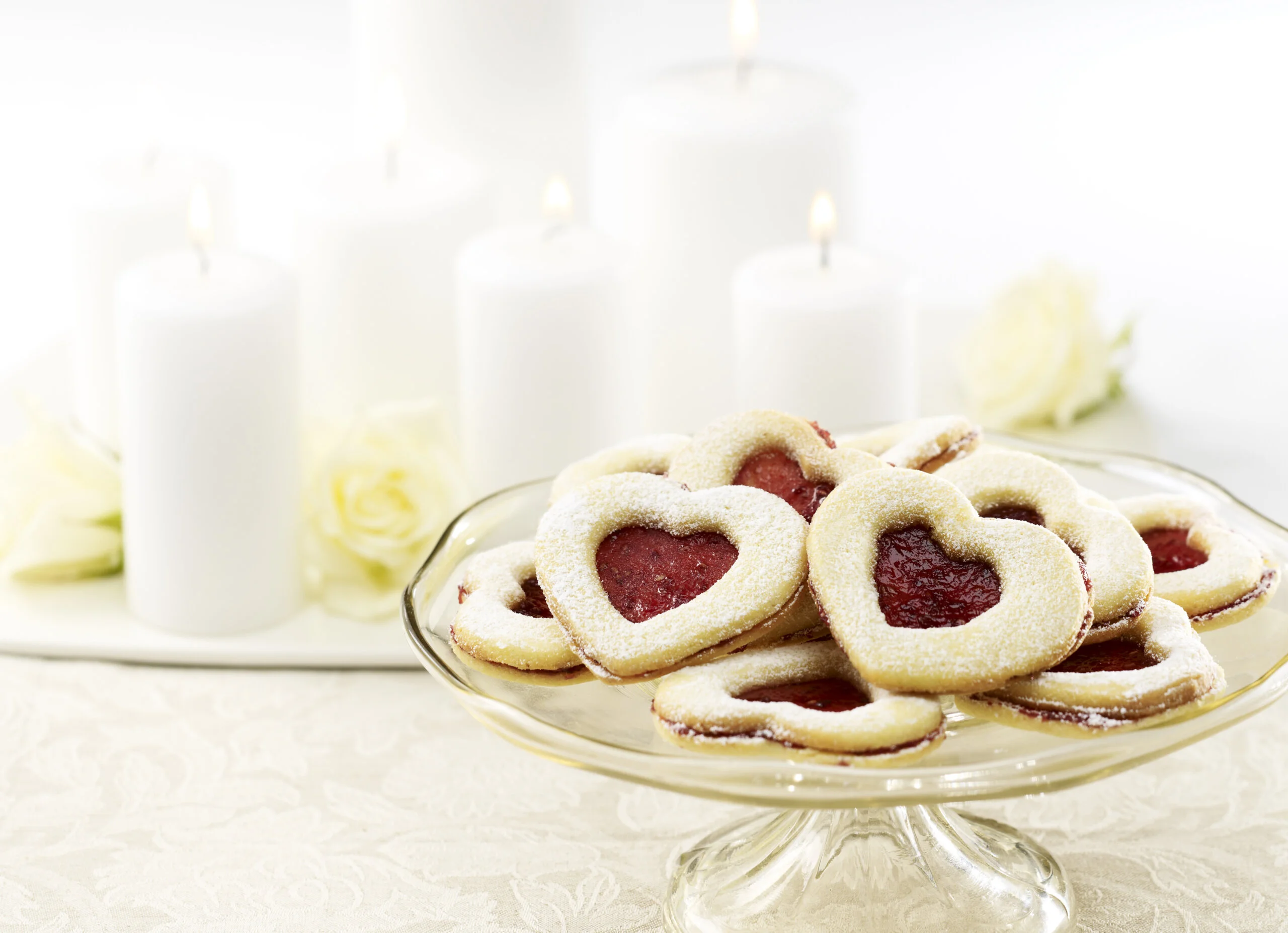 Vadelmaiset sydänpikkuleivät