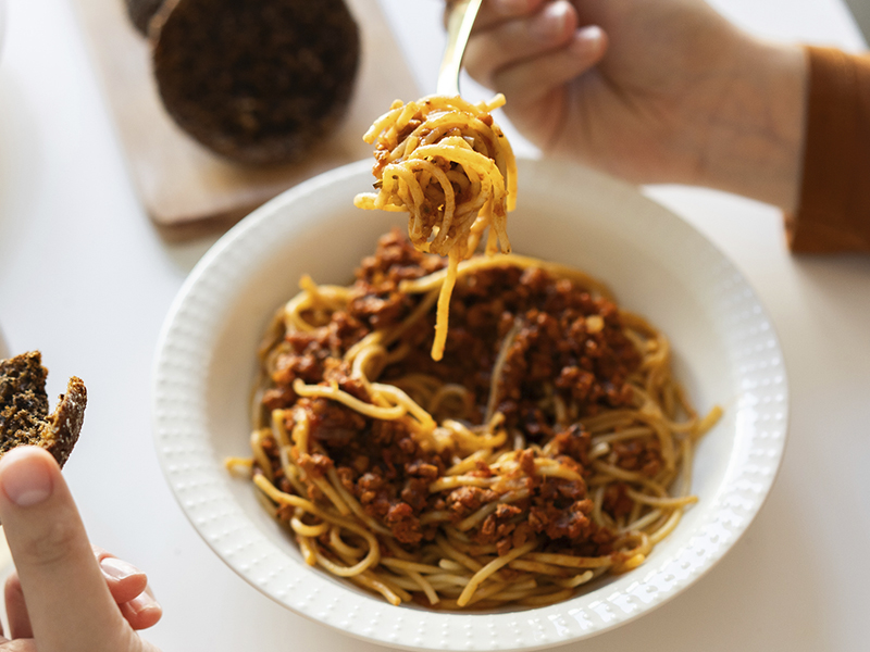 Kuvassa spagettiannos lautasella