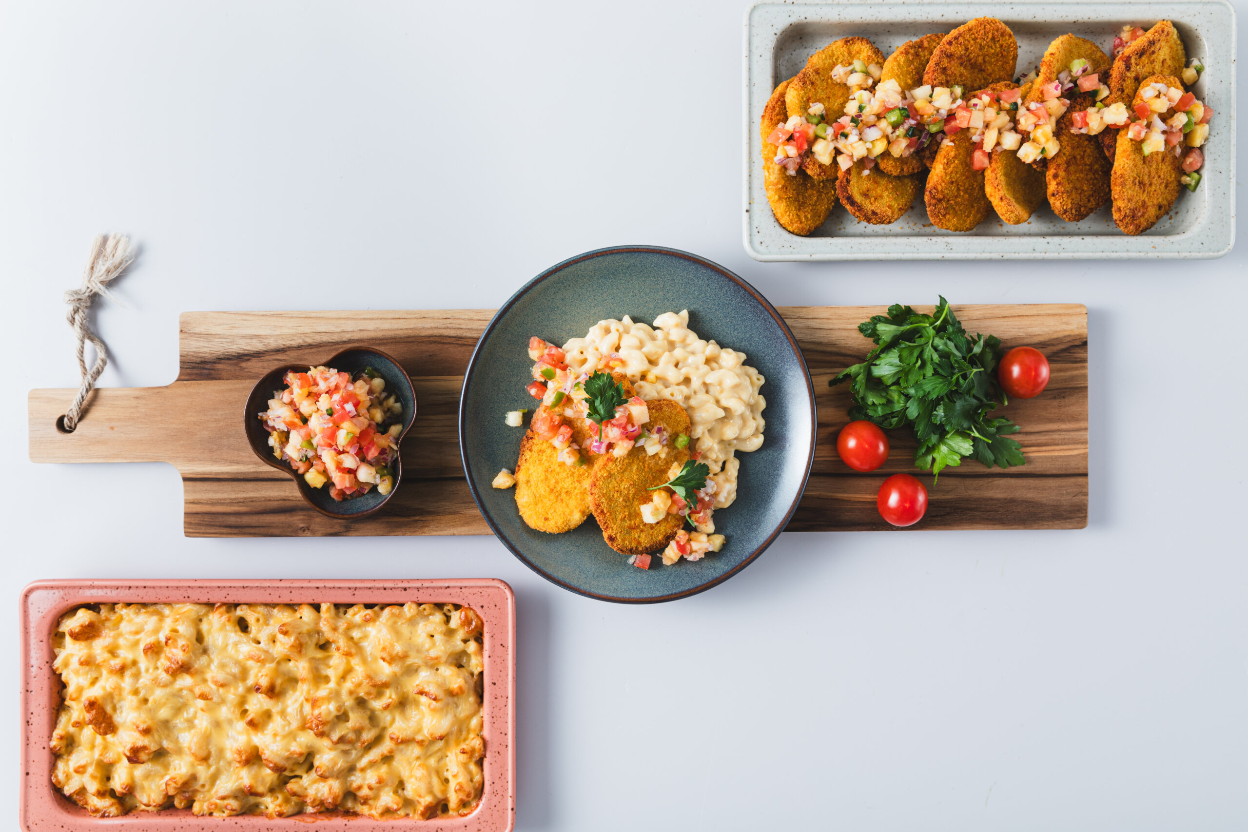 Kokoset annoksia tarjoiluehdotuksineen.