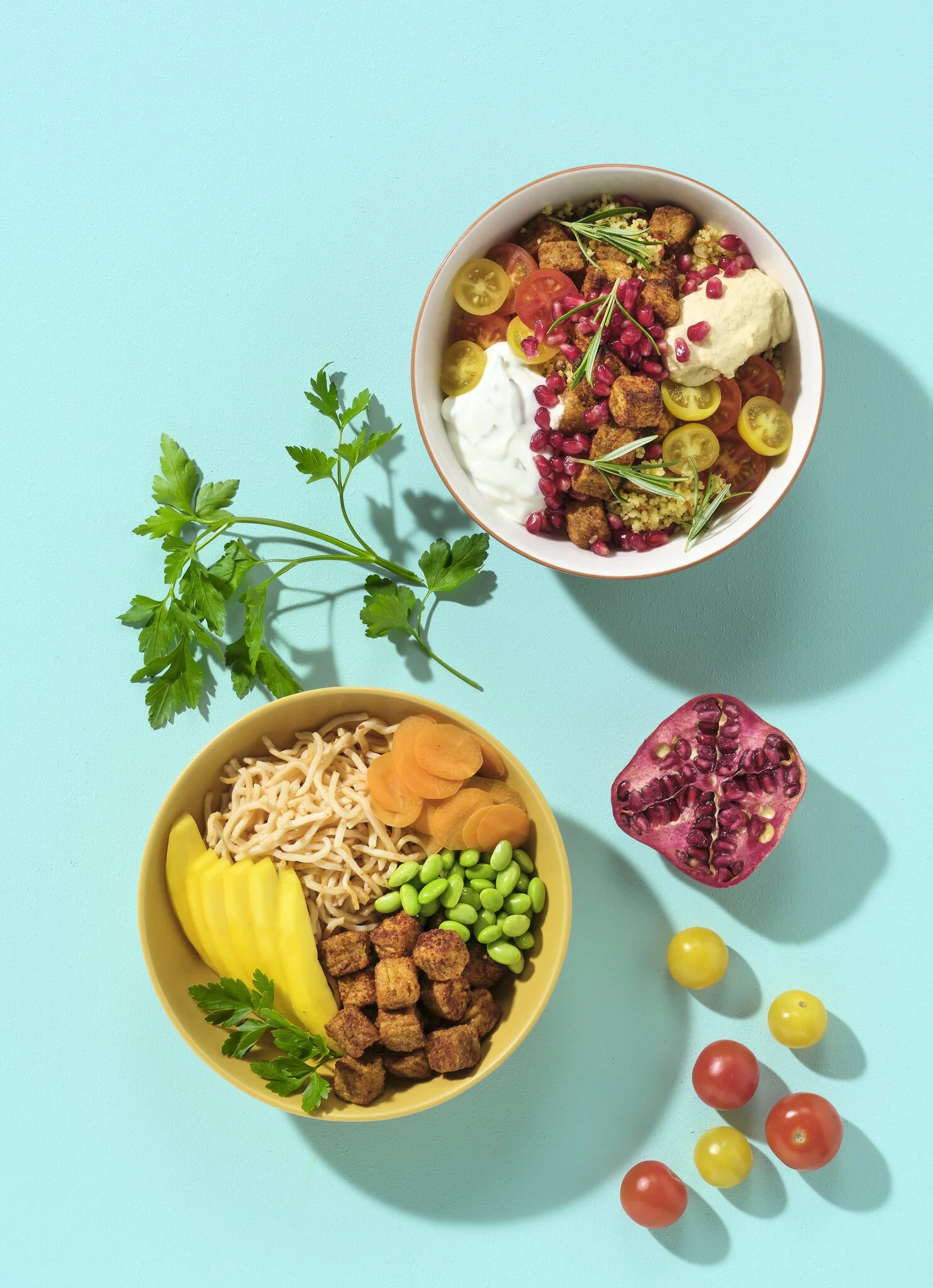 Kaksi erilaista bowlia, joissa on käytetty vegenoppia.