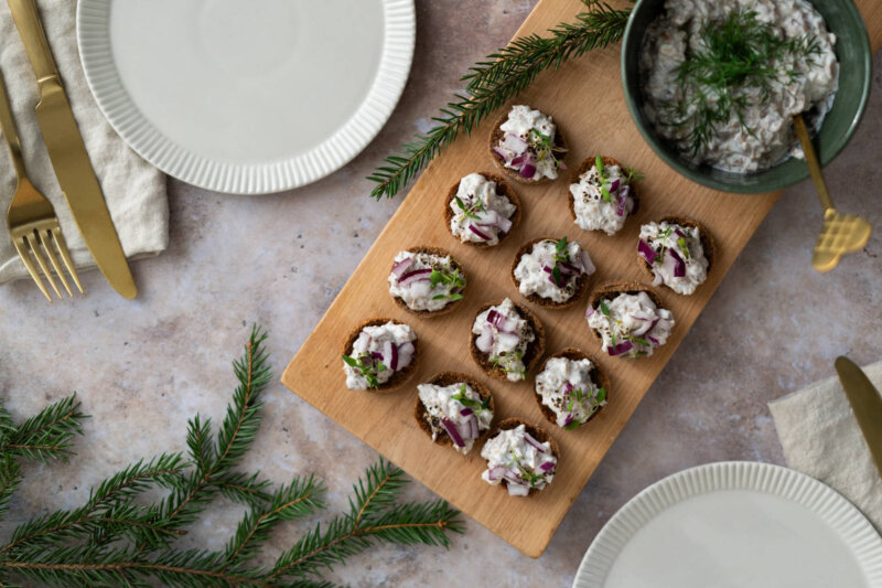 Kuvassa on pikkusuolaisia napostelupaloja uuden vuoden pöytään