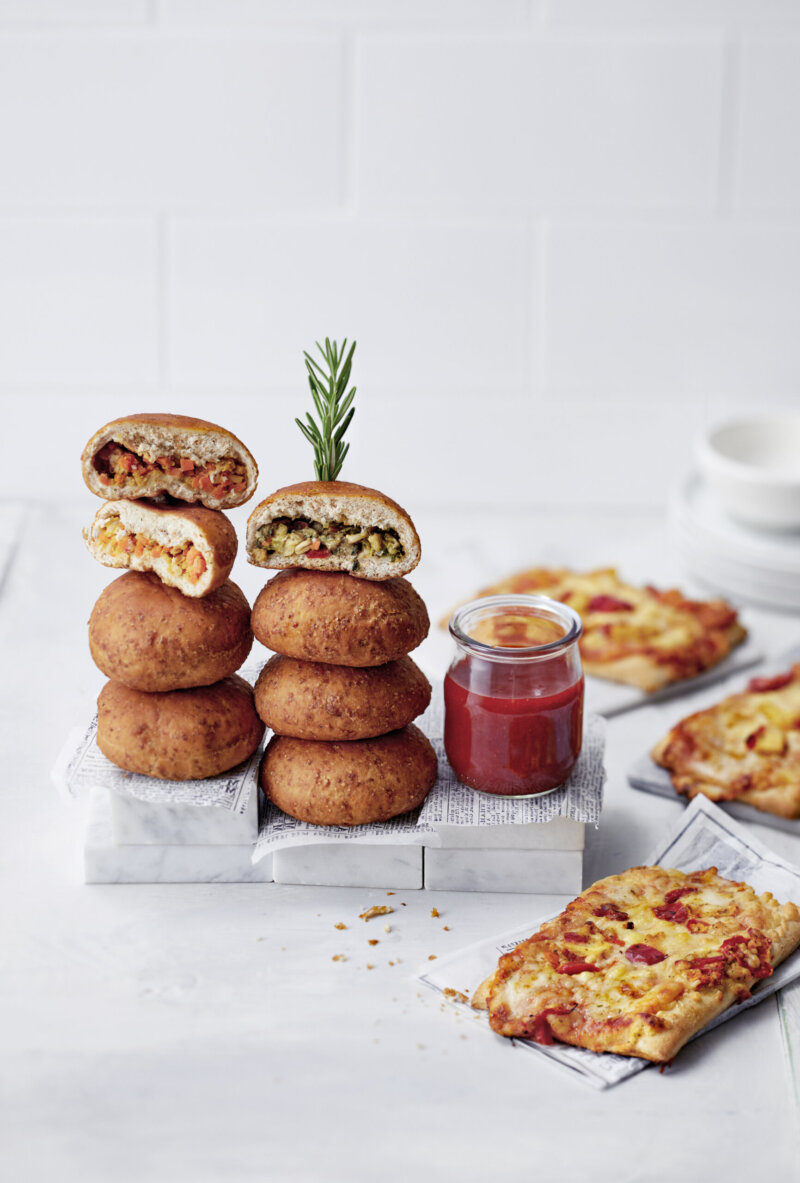 Fiilistelykuva välipalapiirakoista ja pizzapaloista.