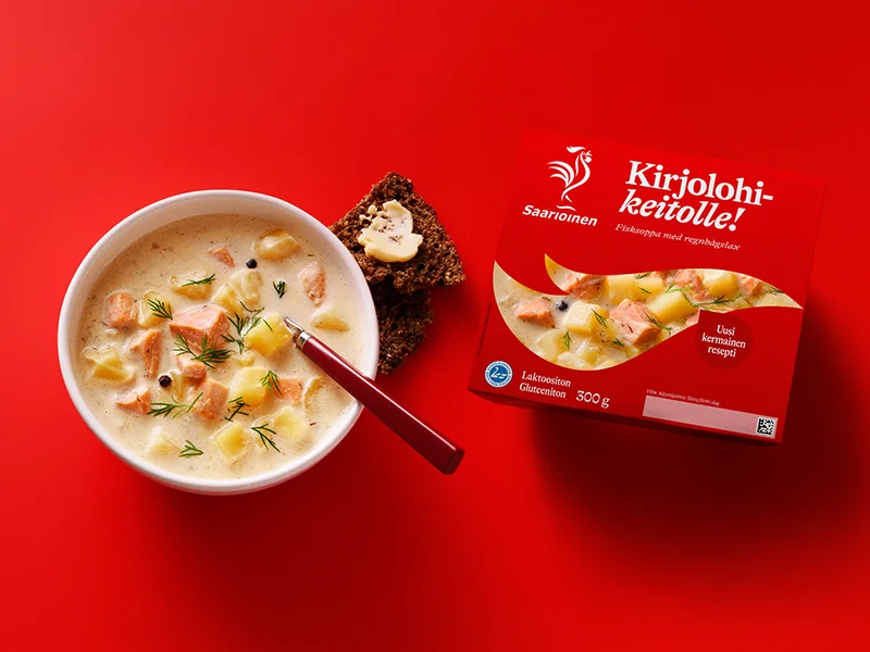 Kirjolohikeittoa kulhossa