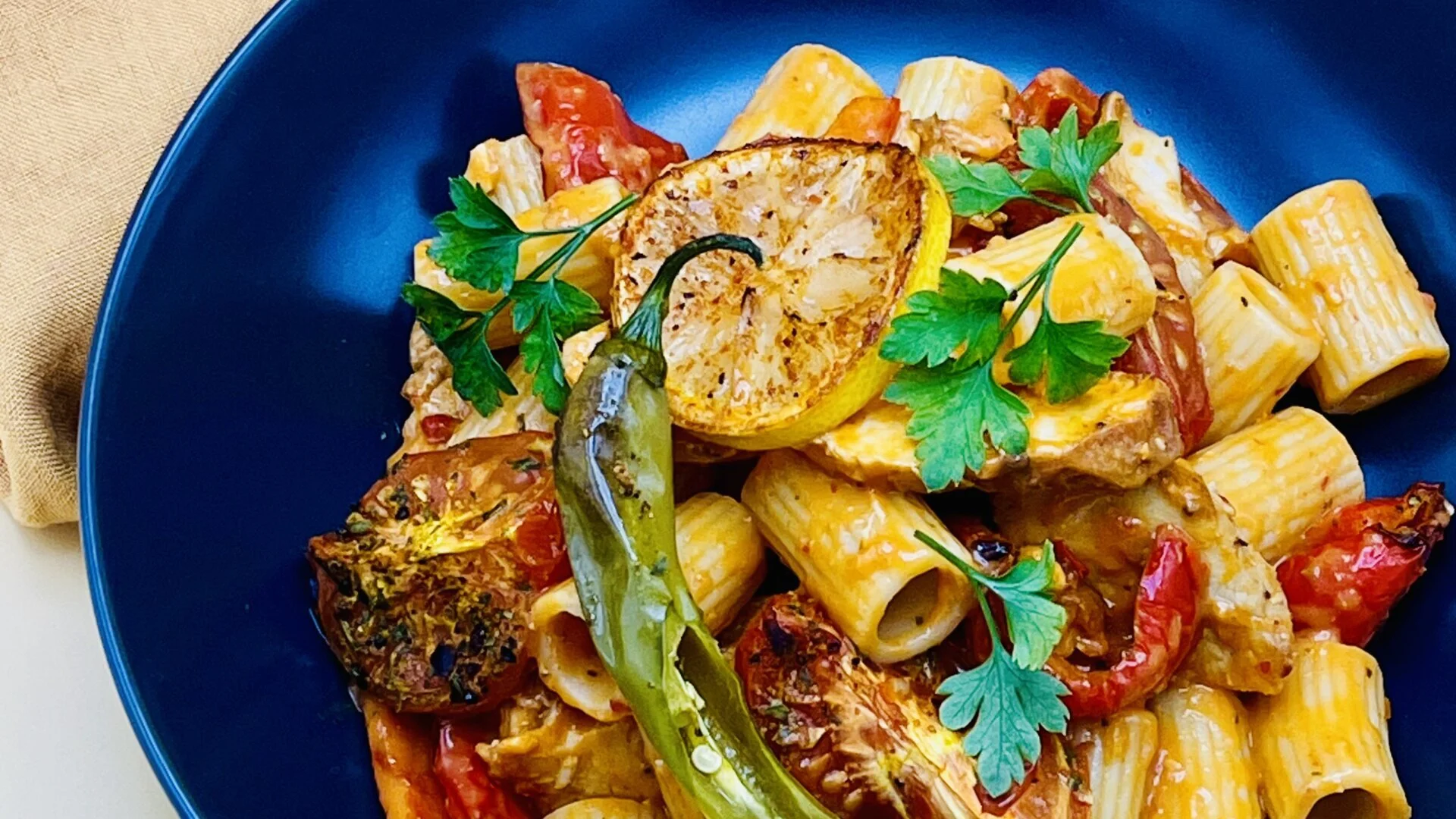 Rigatoni con Pollo e Crema di Peperoni